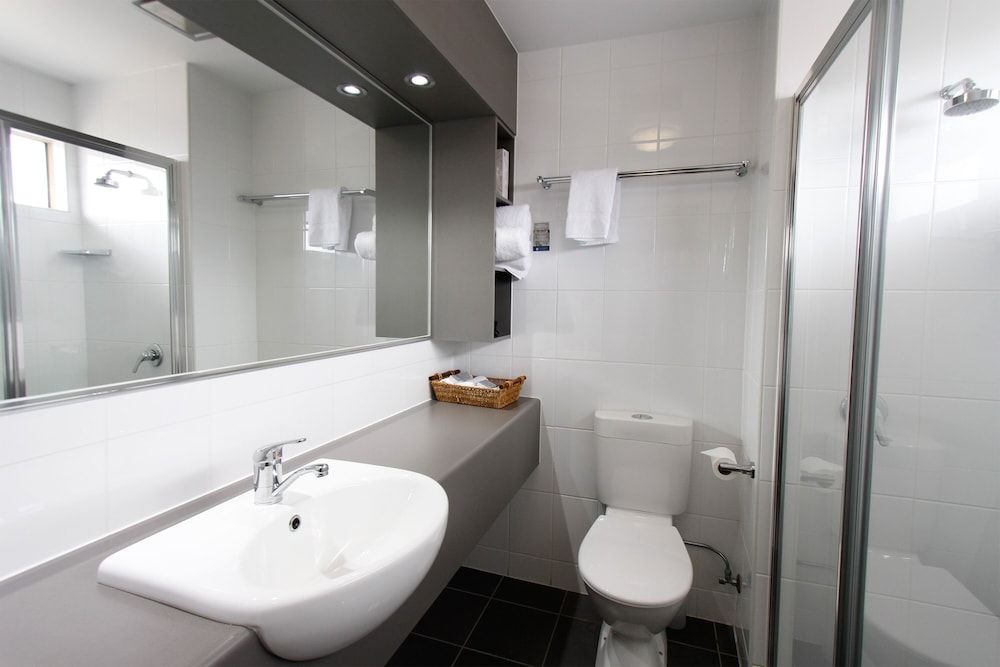 The Stirling Motel Queen Twin Executive 6