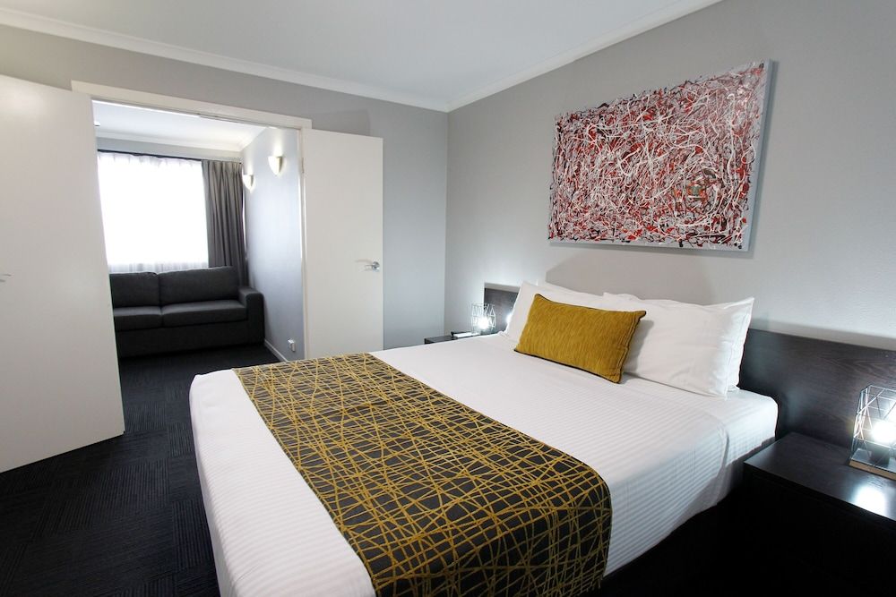 The Stirling Motel Queen Suite 3