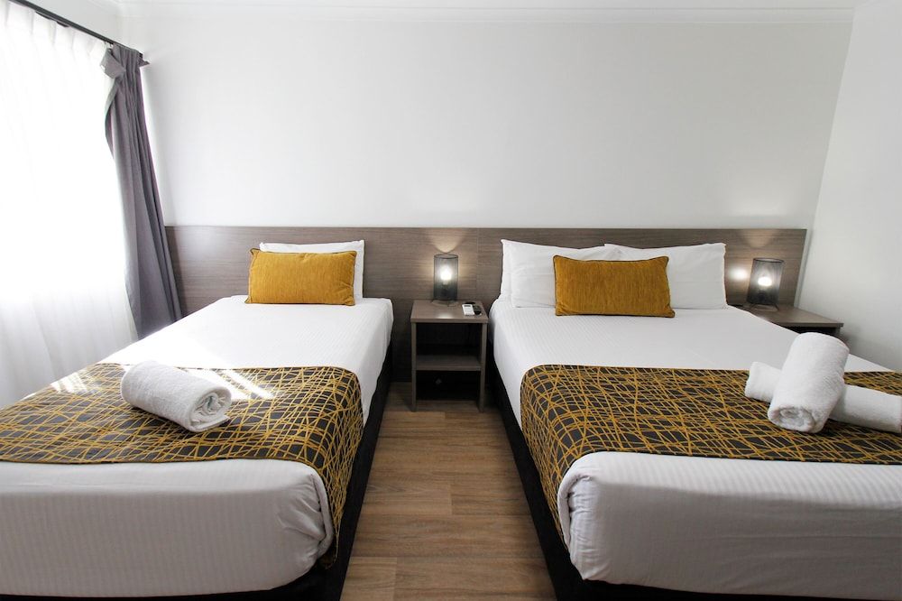 The Stirling Motel Queen Twin Executive 2