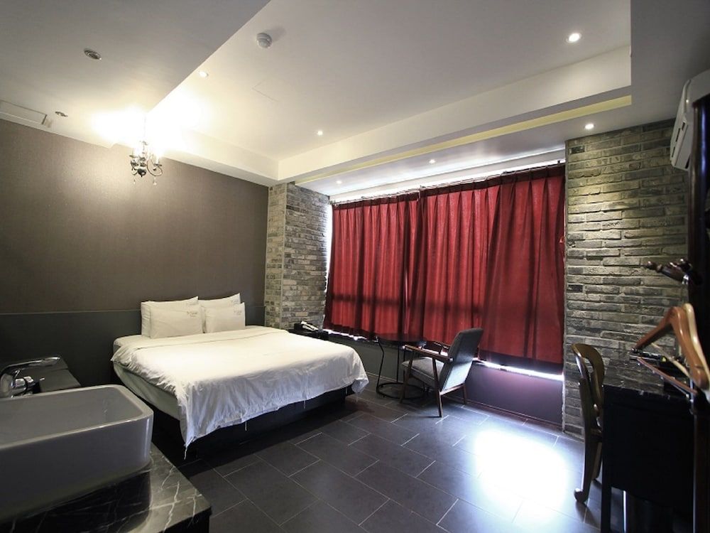 Hotel Almond Busan Station Royal Deluxe Room (Interior Design of a Room is Randomly Assigned Upon Check-in) 5