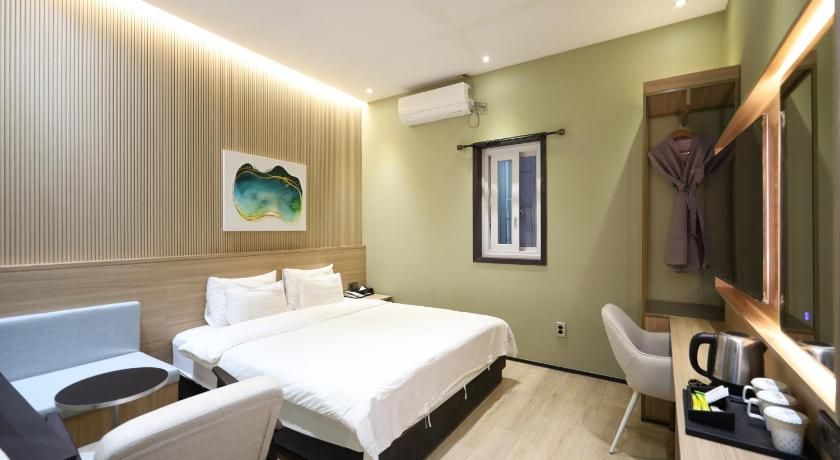 undefined Hotel Almond Busan Station 8