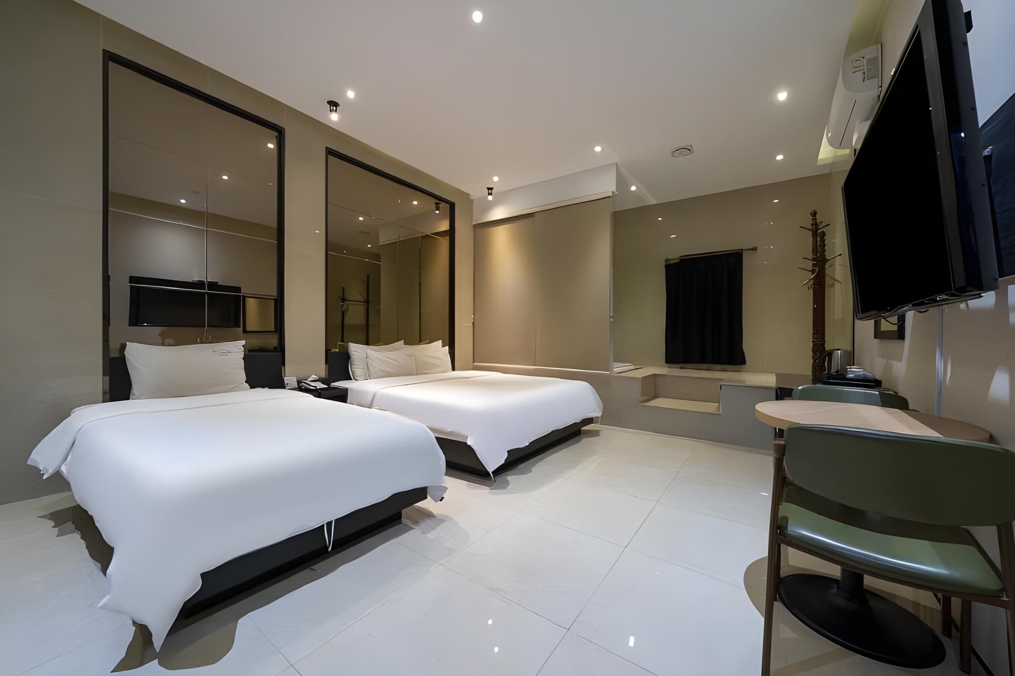 undefined Hotel Almond Busan Station 6