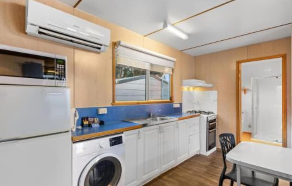 Discovery Parks - Hobart Standard 2 Bedroom Cabin 3