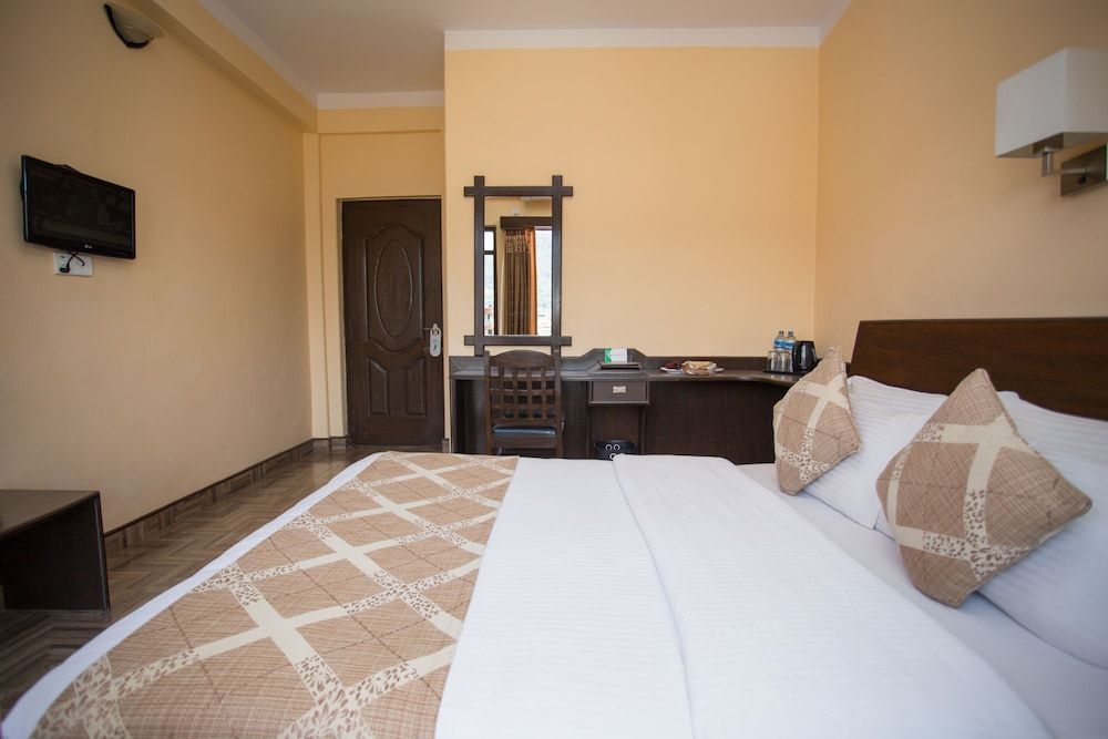 undefined Hotel Peninsula 9