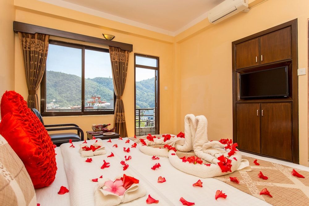 undefined Hotel Peninsula 4