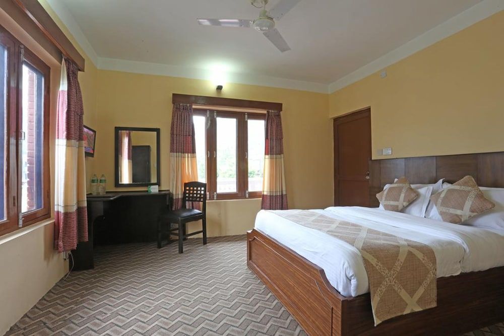 undefined Hotel Peninsula 10