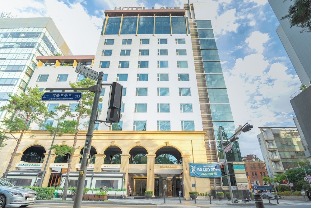 undefined Hotel Lake 5