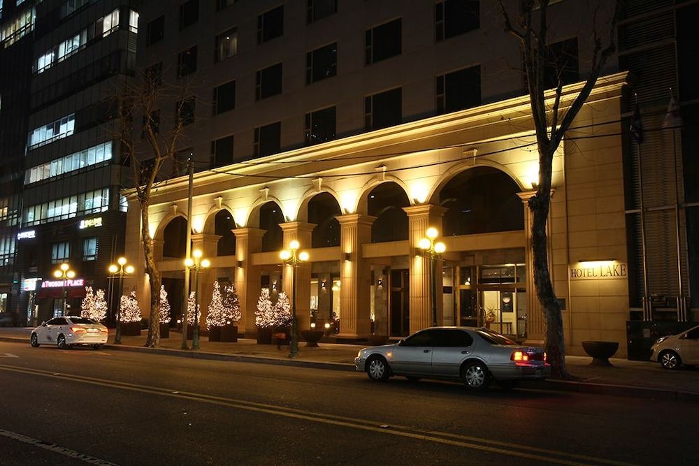 undefined Hotel Lake 7