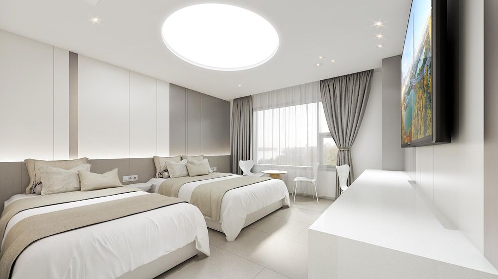 undefined Hotel Lake 2