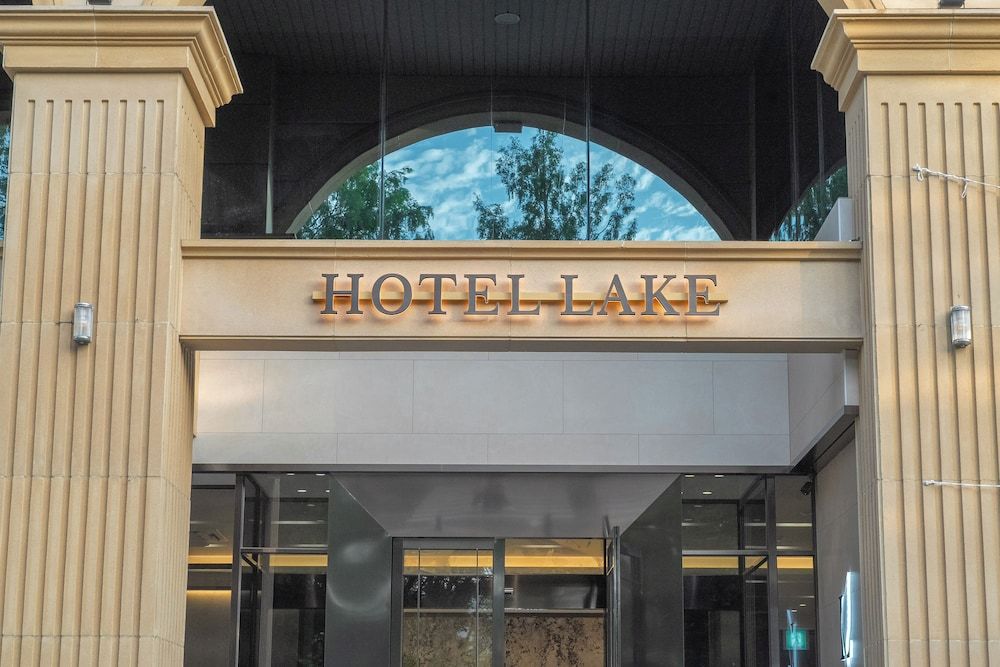 undefined Hotel Lake 6