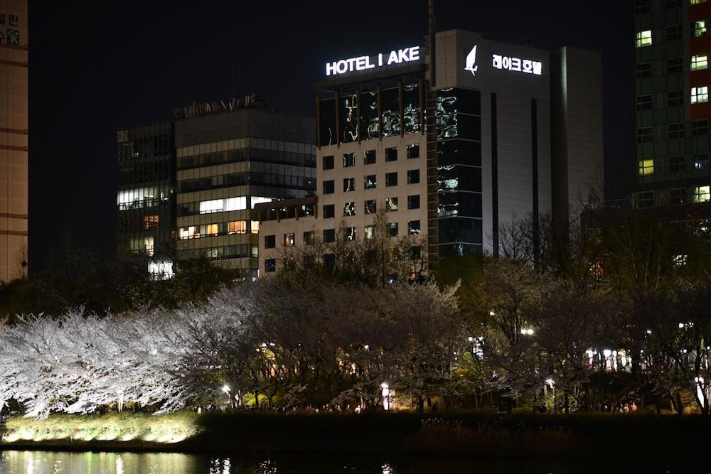 undefined Hotel Lake 9