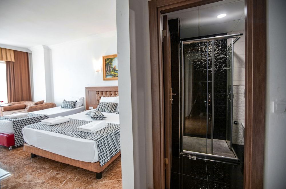 Triple Room, Partial Sea View
