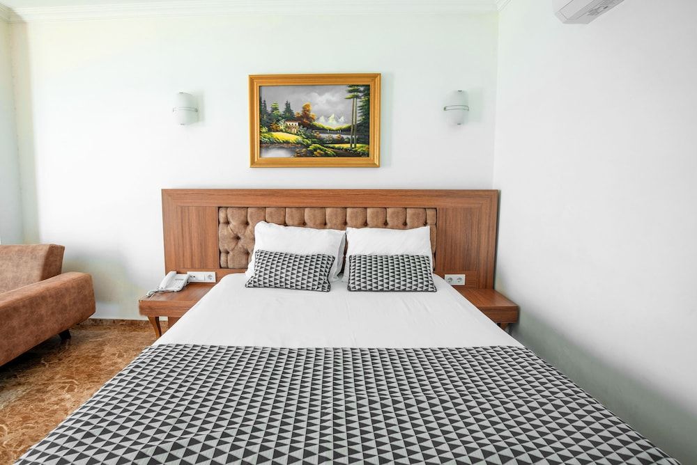 Kristal Beach Hotel Double or Twin Room, Partial Sea View 12
