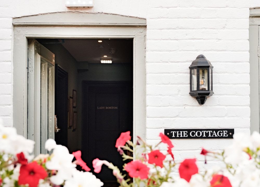 Bel & The Dragon Cookham