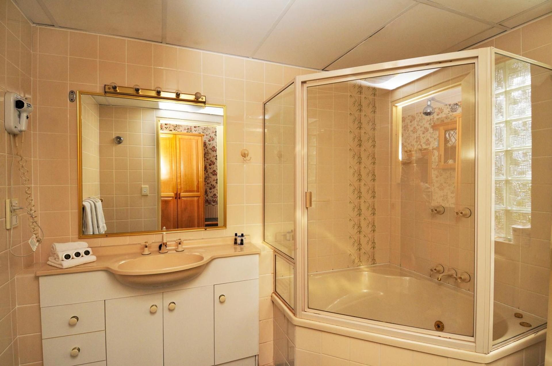 Executive King Suite with Spa Bath