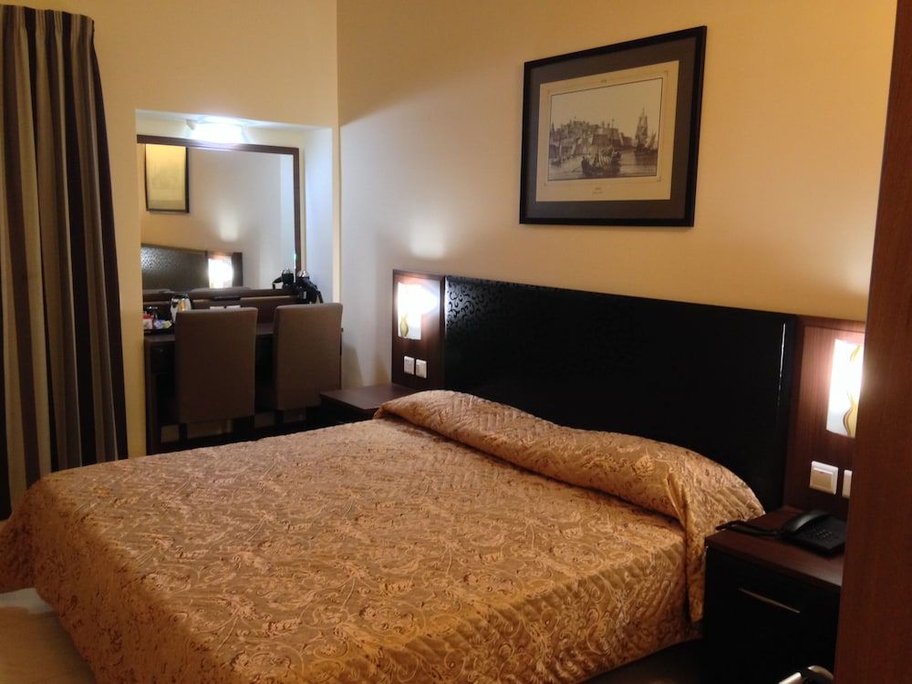 Economy Room, Courtyard View