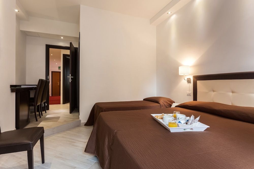 Sol Romae Triple Room 6