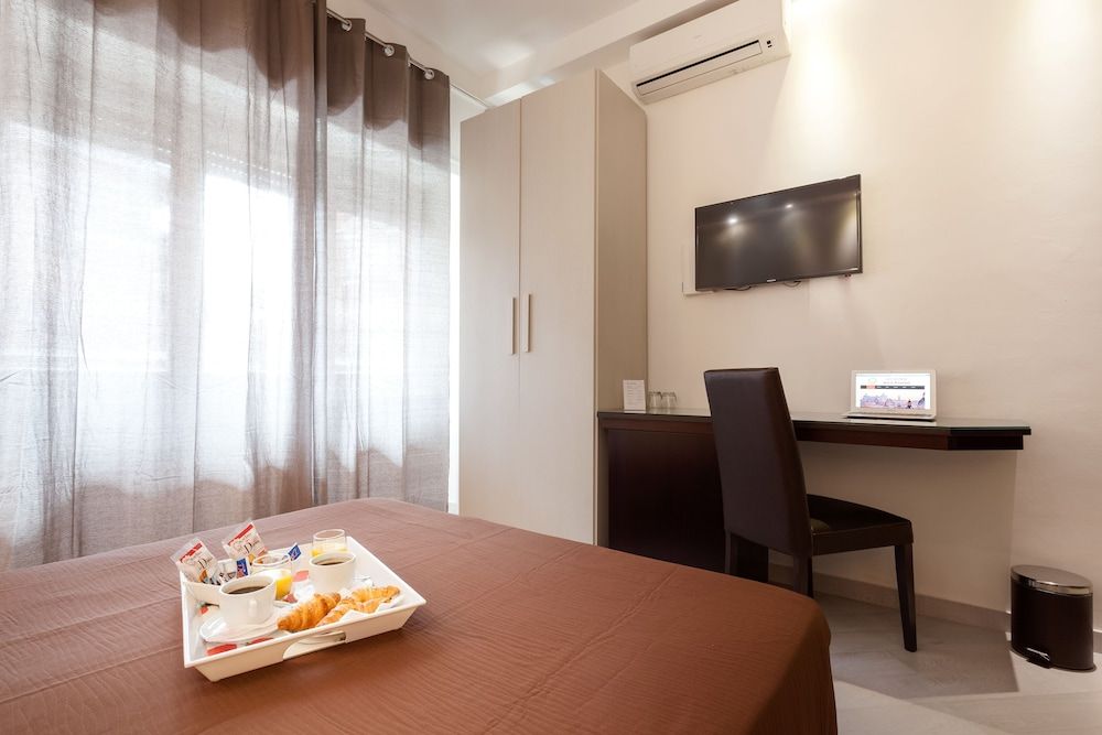 Sol Romae Classic Double Room, 1 King Bed, Non Smoking, Ensuite 4