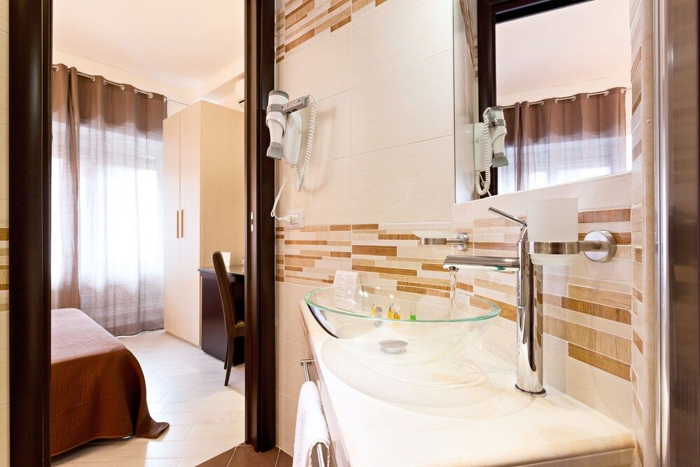 Sol Romae Classic Double Room, 1 King Bed, Non Smoking, Ensuite 6