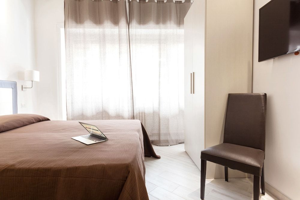 Sol Romae Classic Double Room, 1 King Bed, Non Smoking, Ensuite 2