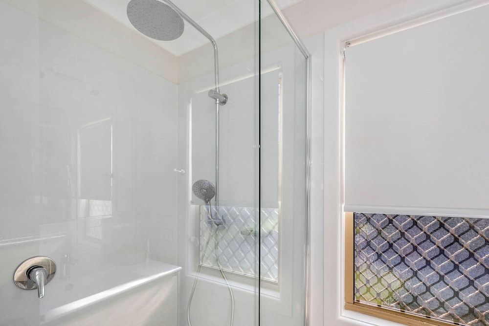 Reflections Ferry Reserve - Holiday Park Premium Cabin - Sleeps 5 - Dog Friendly 5