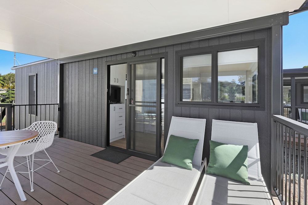 Reflections Ferry Reserve - Holiday Park Tiny Home - Sleeps 2 - Dog Friendly 2