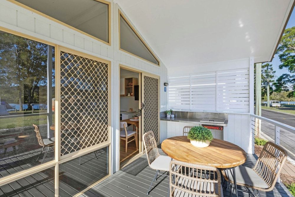 Reflections Ferry Reserve - Holiday Park Premium Cabin - Sleeps 5 - Dog Friendly 3