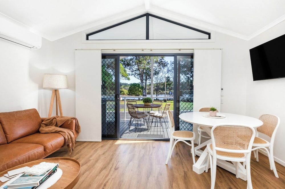 Reflections Ferry Reserve - Holiday Park Deluxe Cabin - Sleeps 4 - Dog Friendly 3