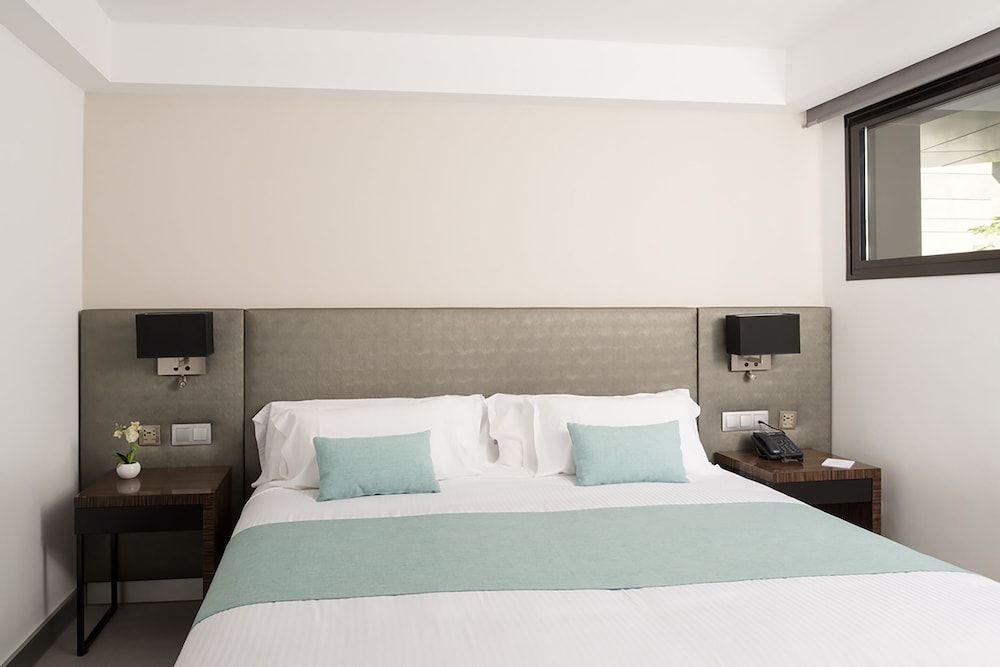 Junior Suite, Pool View (2 adults)