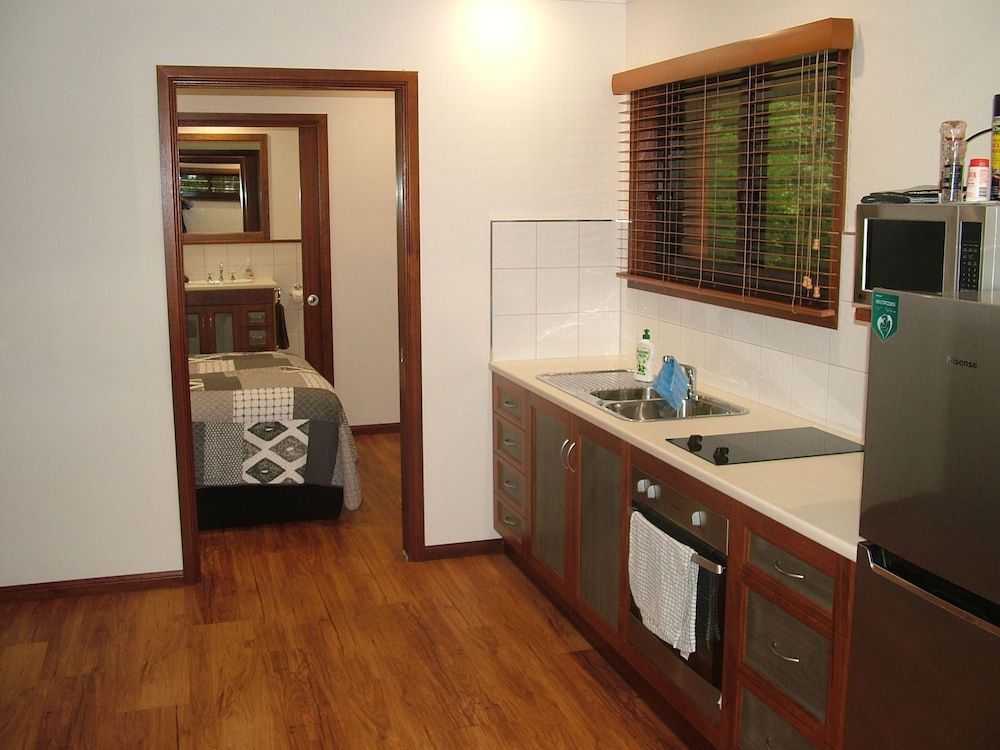 The Summit B&B Ulysses Apartment, Superior Apartment, 1 Bedroom, Kitchen, Garden Area 9