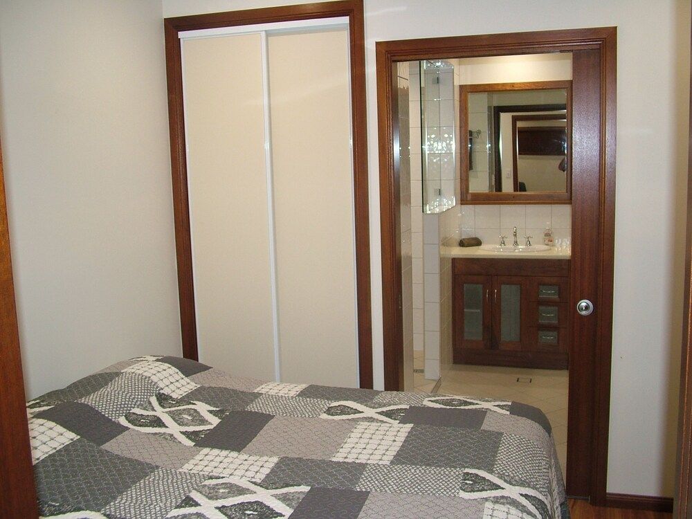 The Summit B&B Ulysses Apartment, Superior Apartment, 1 Bedroom, Kitchen, Garden Area 4