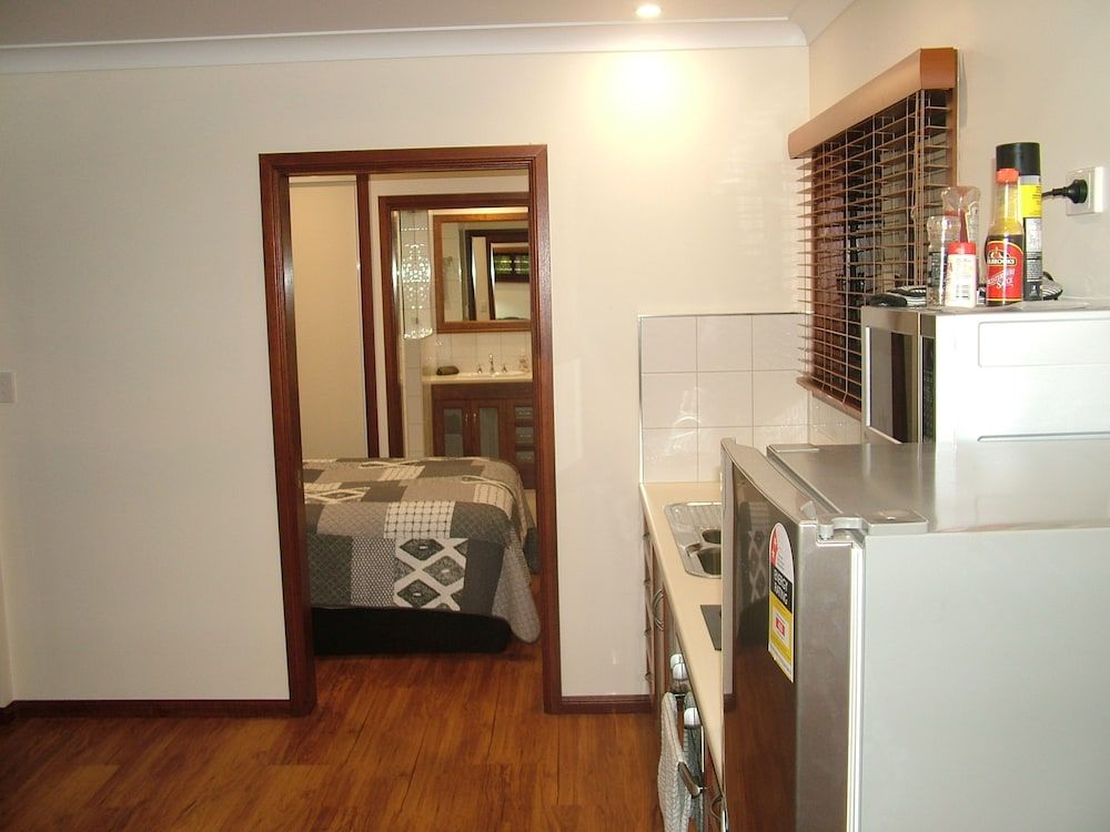 The Summit B&B Ulysses Apartment, Superior Apartment, 1 Bedroom, Kitchen, Garden Area 2