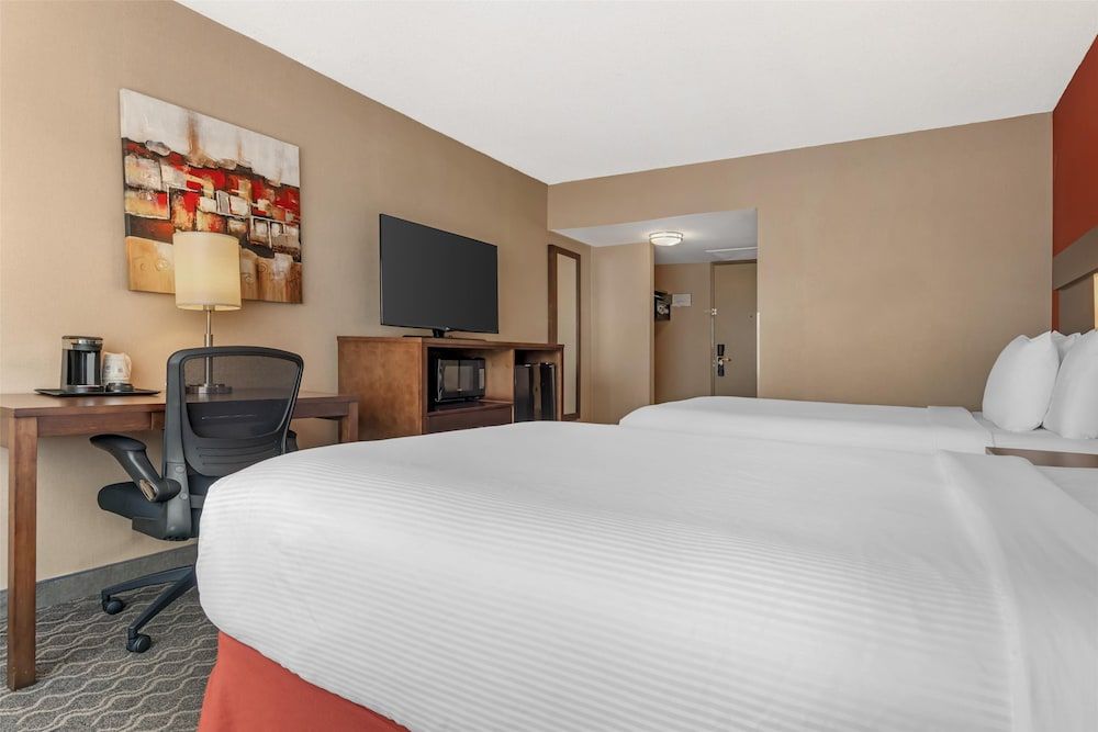 Best Western Terrace Inn Suite, 2 Queen Beds, Non Smoking, Refrigerator & Microwave (with Sofabed) 3