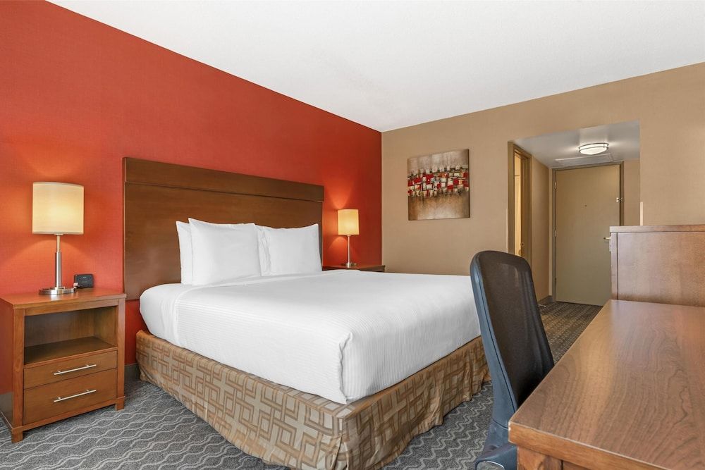 Best Western Terrace Inn Standard Room, 1 Queen Bed, Refrigerator & Microwave, Mountain View 4