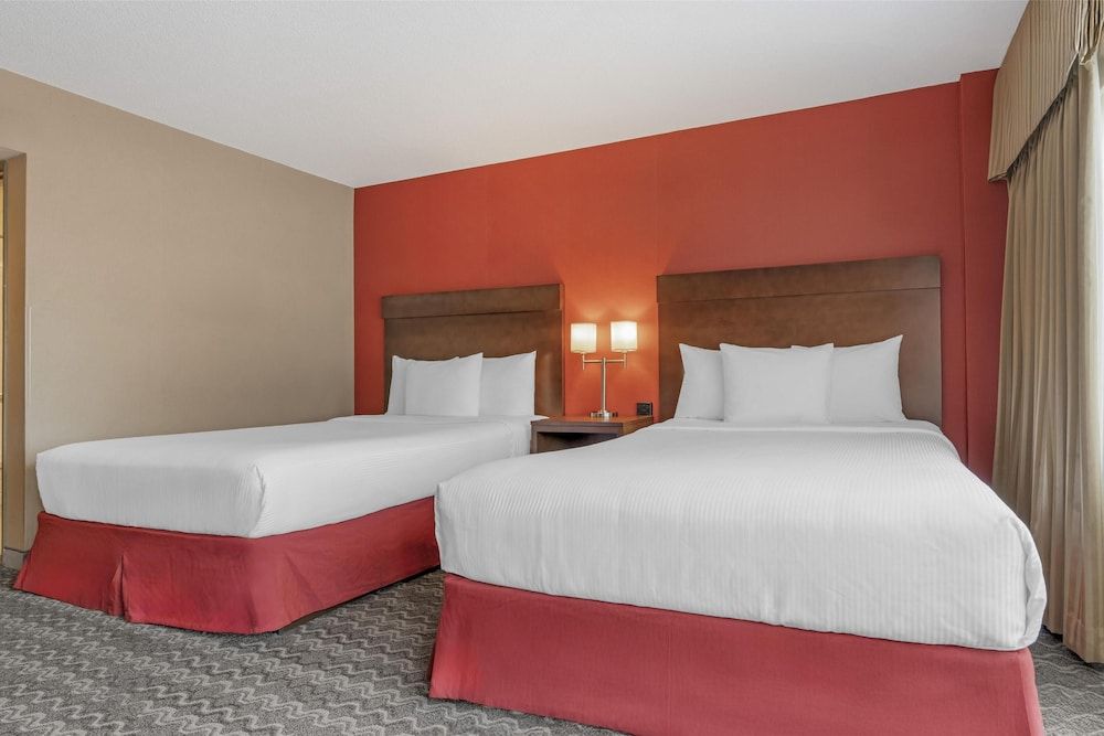 Best Western Terrace Inn Suite, 2 Queen Beds, Non Smoking, Refrigerator & Microwave (with Sofabed) 4