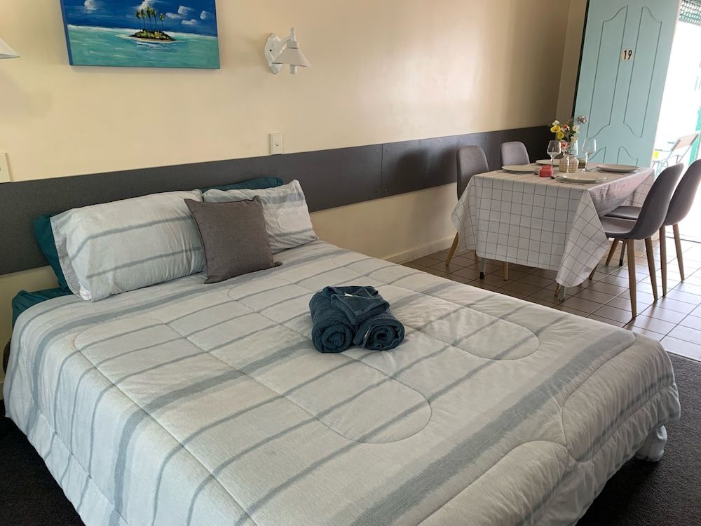 Central Point Motel Family Room 3