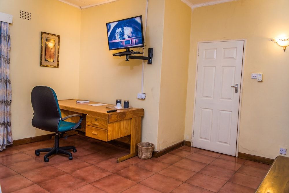Tranquilo Resorts Lilongwe Superior Room 4