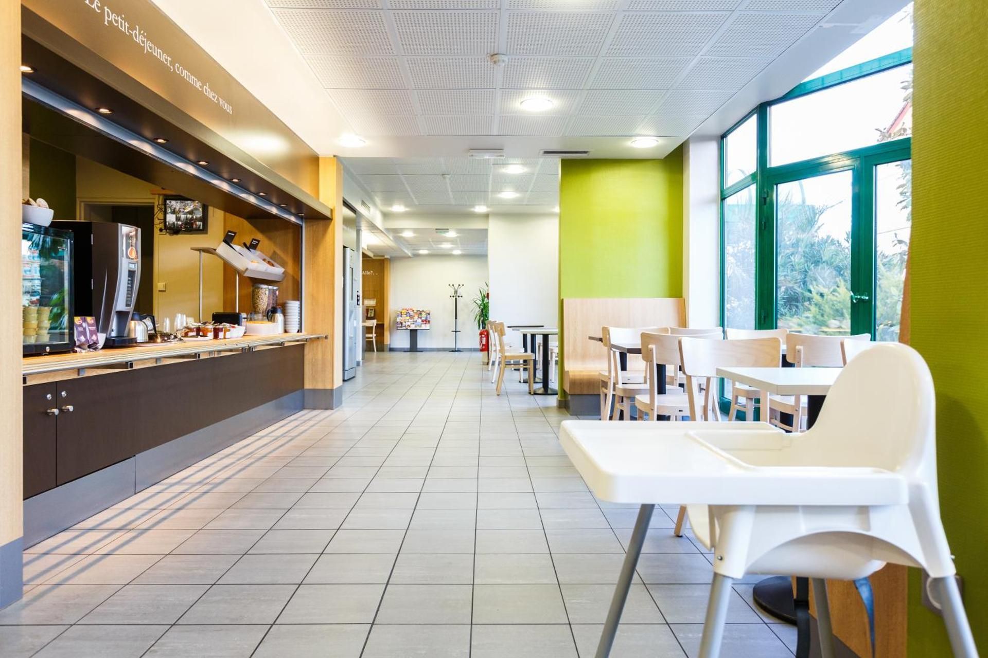 shared lounge/tv area