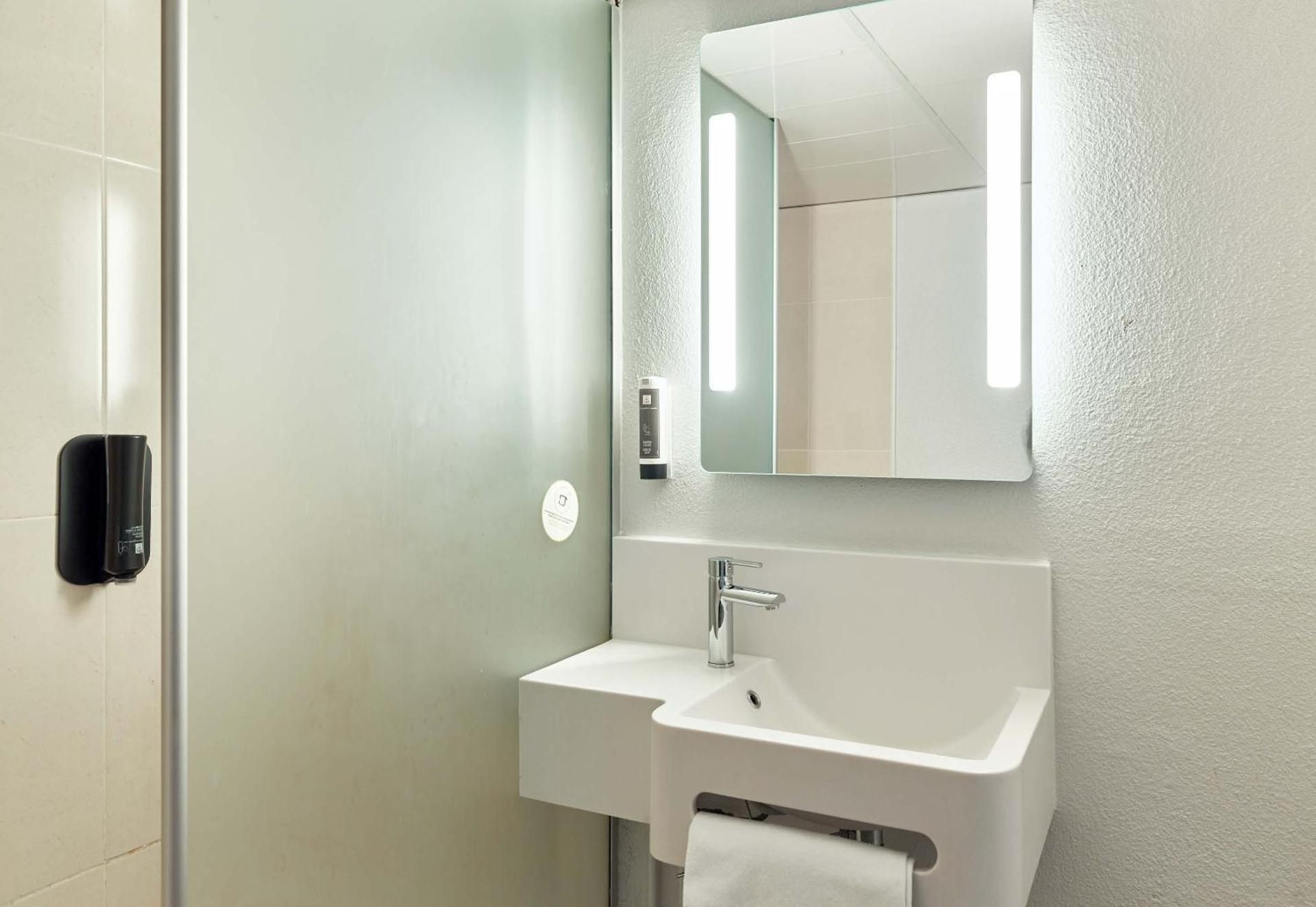 Twin Room - Non-Smoking