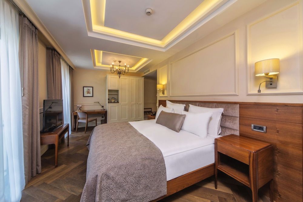Family Room, Connecting Rooms