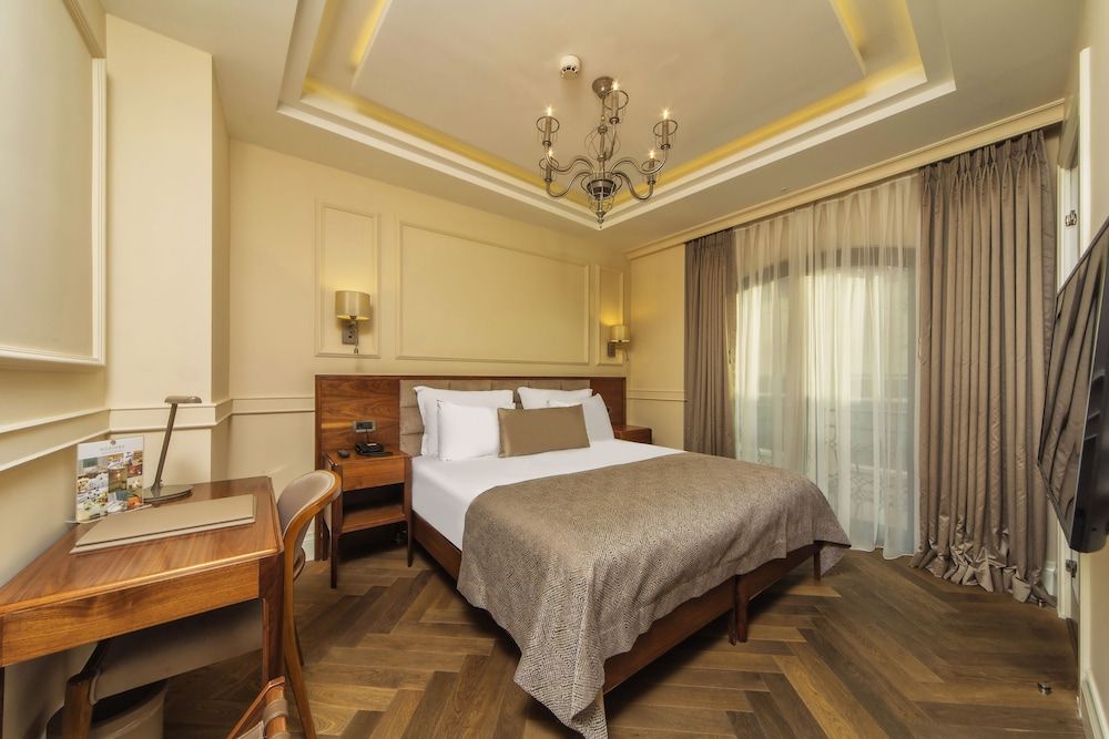 Deluxe Junior Room
