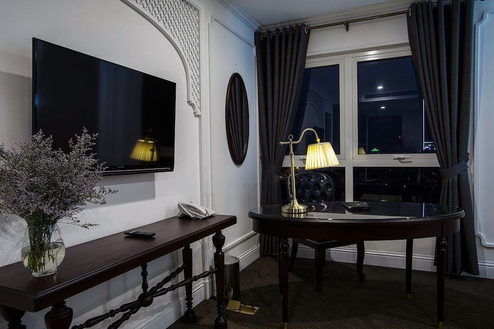 New Era Hotel and Villa Luxury Studio Suite, 1 King Bed, Pool Access, City View 3