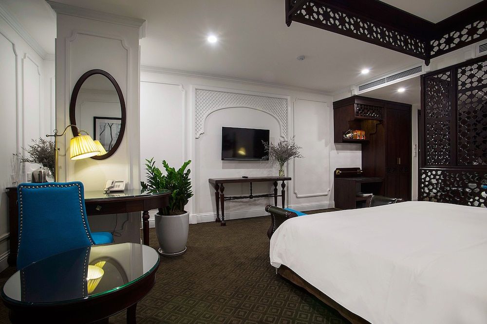 New Era Hotel and Villa Luxury Studio Suite, 1 King Bed, Pool Access, City View 2