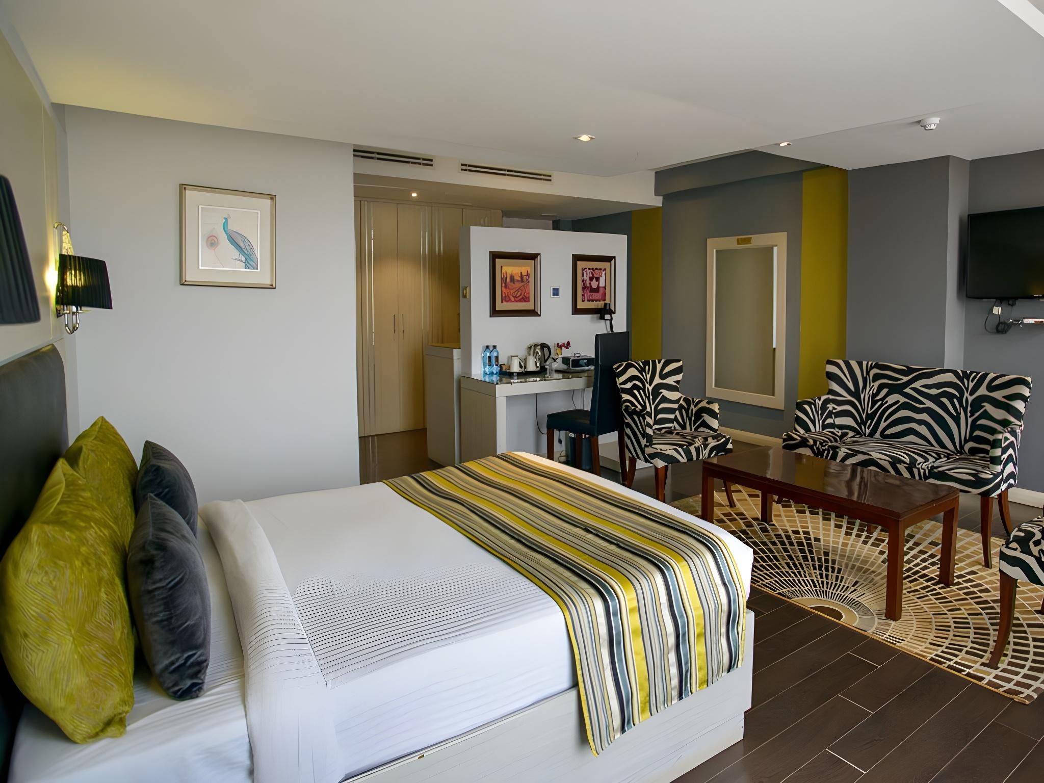 undefined Cloud Hotel & Suites 9