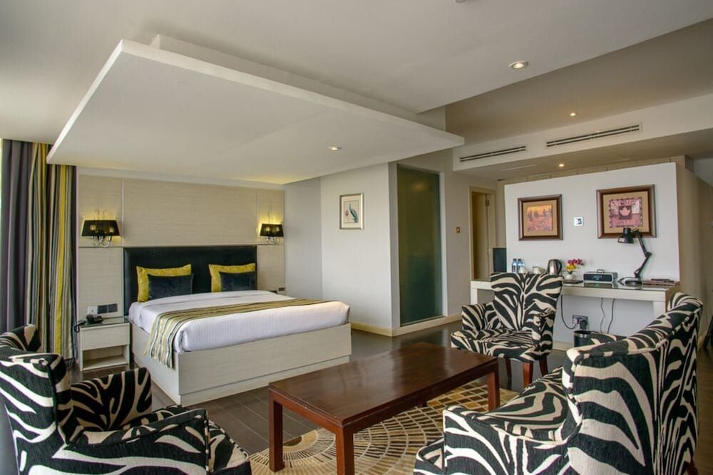 undefined Cloud Hotel & Suites 6