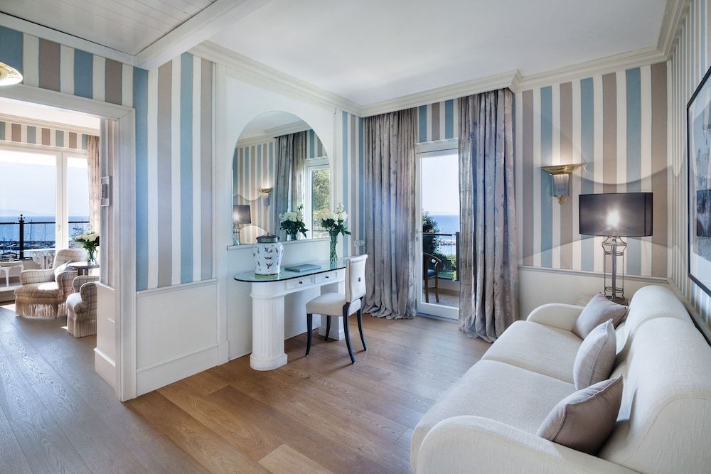 Suite, Sea View