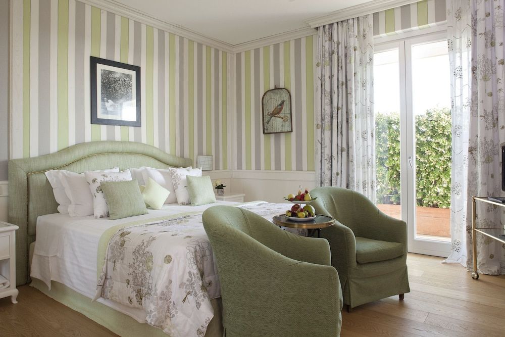 Suite, Sea View