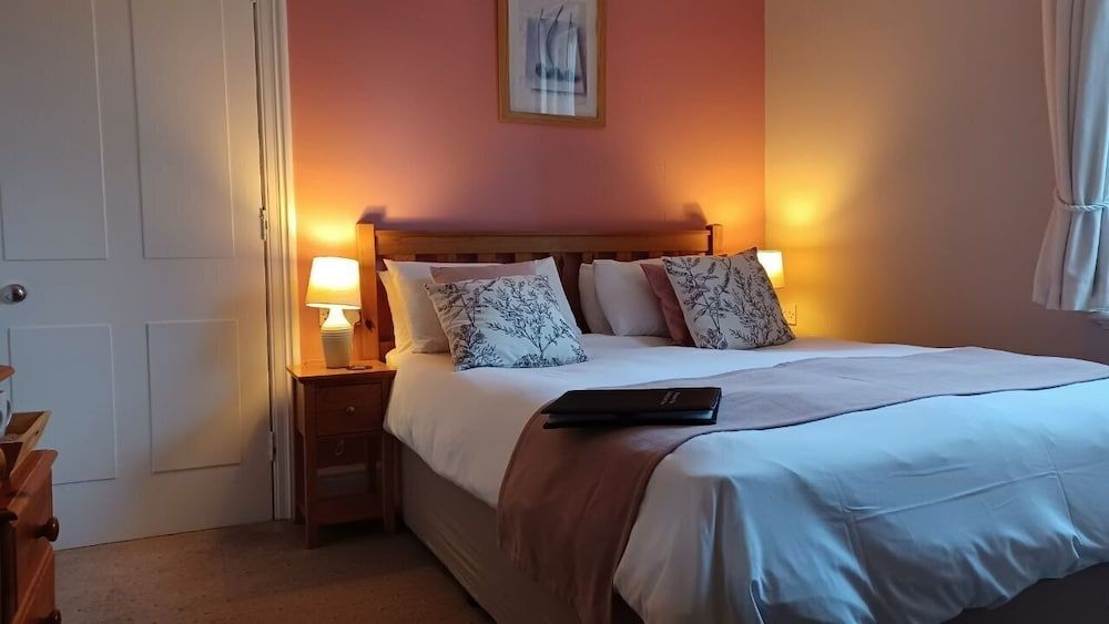 Basic Double Room, Ensuite (Room 1)