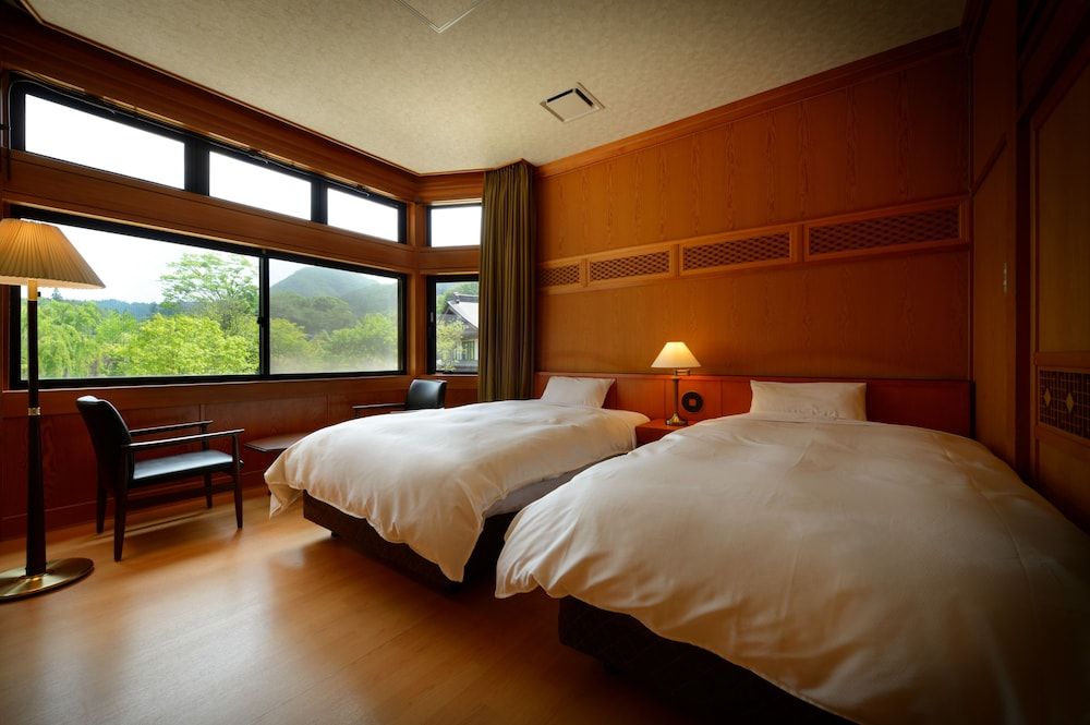 Japanese Western Room (Twin Room + 8 Tatami Mats)