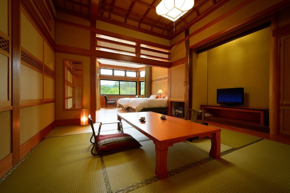 Japanese Western Room (Twin Room + 8 Tatami Mats)